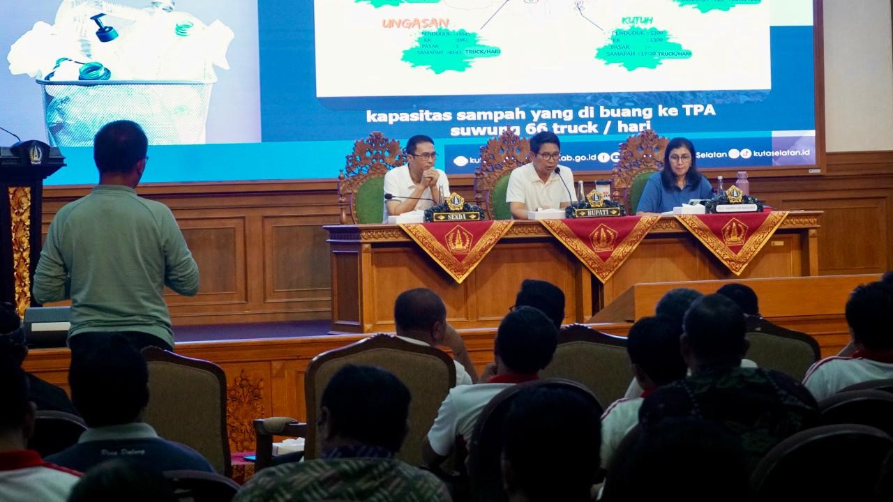 Bupati Adi Arnawa