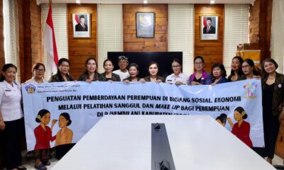 perempuan penatih