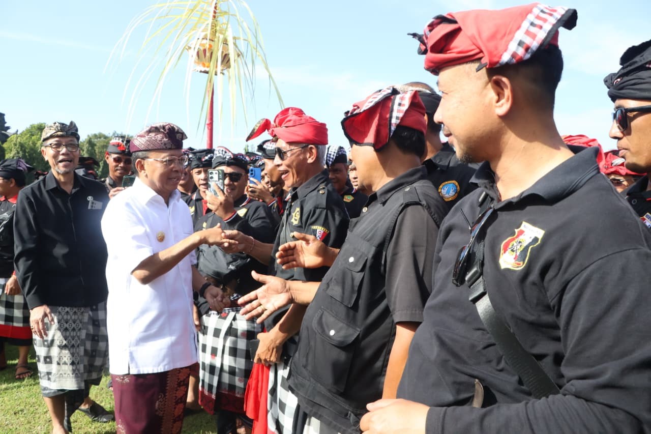 gelar agung pecalang