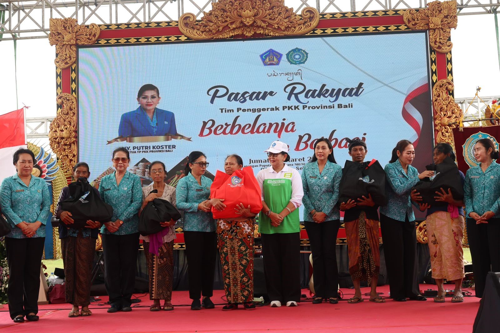 Pasar Rakyat di renon