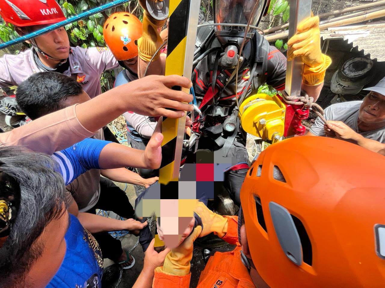 warga jatuh ke sumur