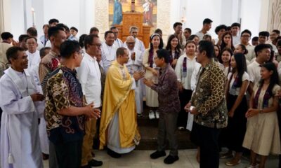 Suasana perayaan Hari Paskah di Gereja Katolik Maria Bunda Segala Bangsa, di lingkungan Pusat Peribadatan Puja Mandala, Kuta Selatan, Badung