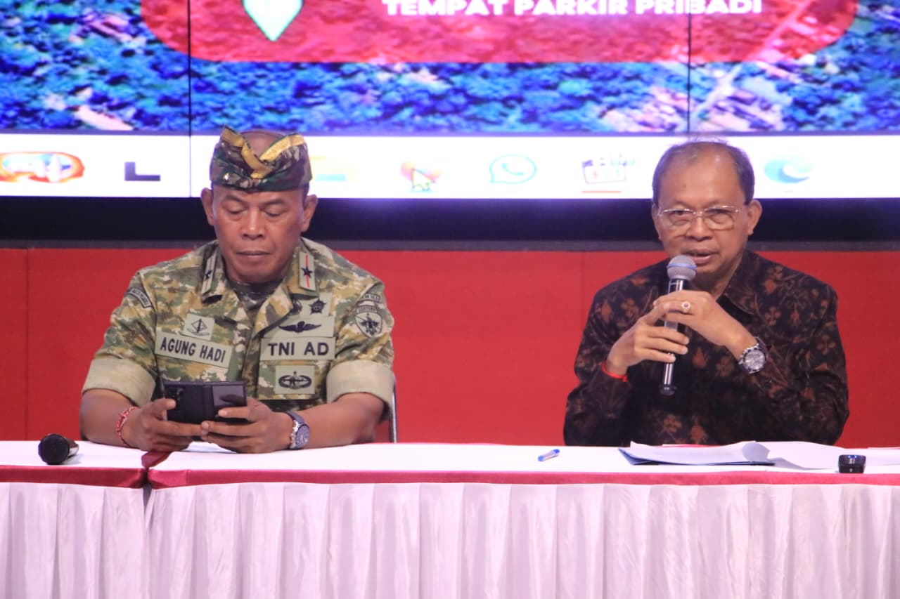 gubernur koster karya besakih