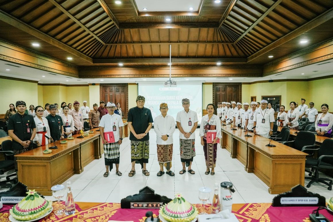 bupati adi arnawa