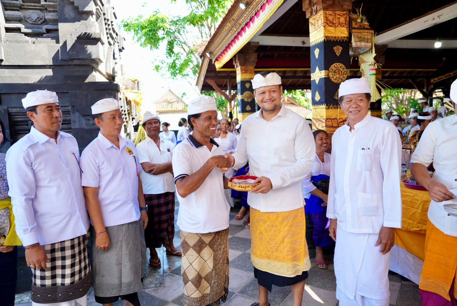 Melaspas gong banjar silayukti
