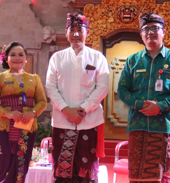 Satu Keluarga Satu Sarjana