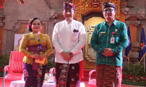 Satu Keluarga Satu Sarjana