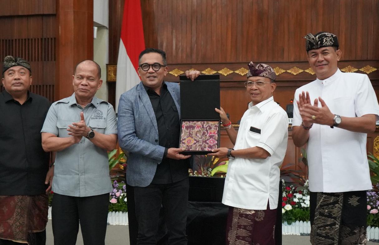 Gubernur Koster beri masukan RUU Masyarakat Hukum Adat dalam Kunjungan Kerja Badan Legislatif DPR RI