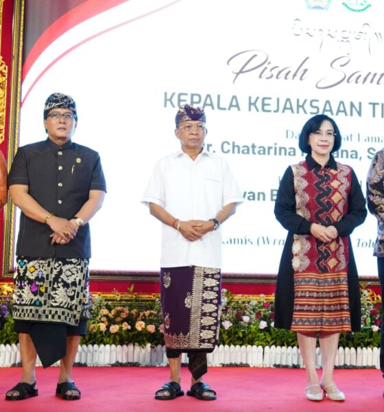 Gubernur Koster hadiri pisah sambut Kepala Kejaksaan Tinggi Bali di Gedung Wanita Nari Graha, Panjer, Denpasar, Kamis (7/5) 