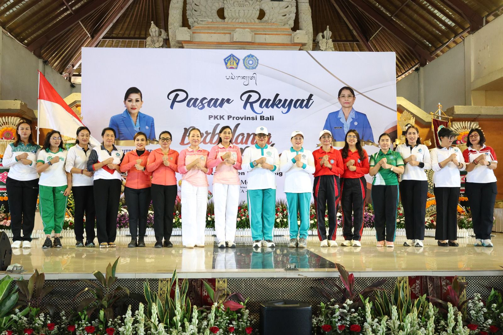 TP PKK Provinsi Bali menggelar kegiatan Pasar Rakyat “Berbelanja dan Berbagi” di Lapangan Ida Dewa Agung Jambe