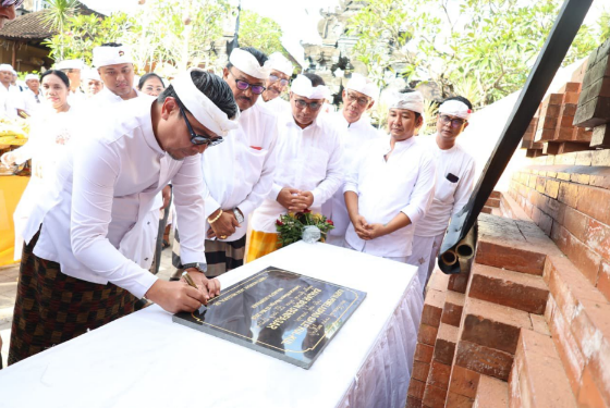 warga Banjar Bun, Desa Adat Denpasar, Kelurahan Dangin Puri, Kecamatan Denpasar Timur melaksanakan Karya Pemelaspasan Bale Kulkul