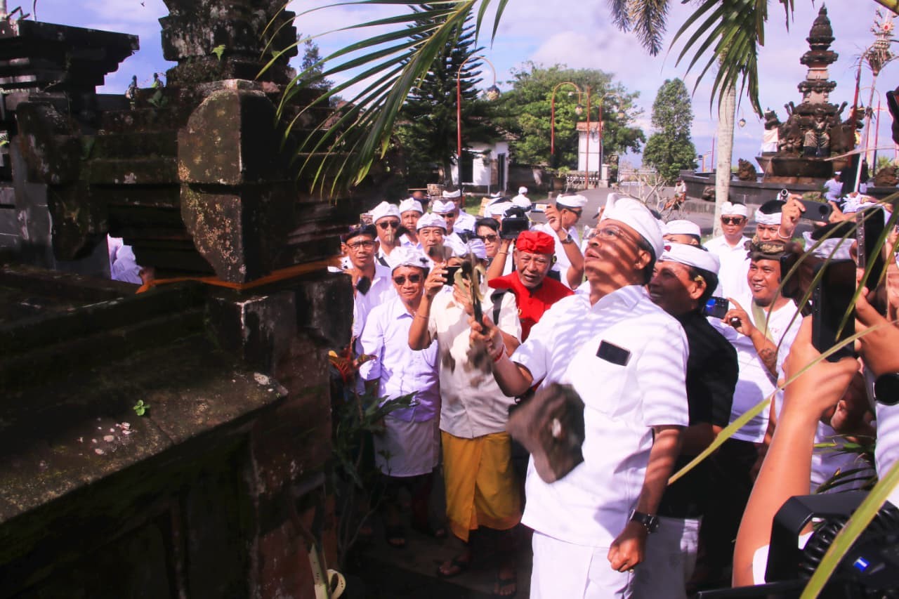 restorasi pura besakih