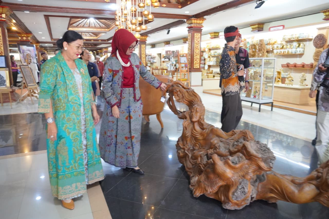 Putri Suastini Koster