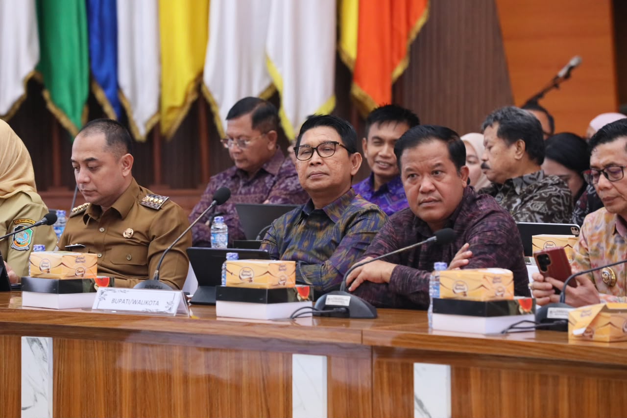 Bupati Adi Arnawa