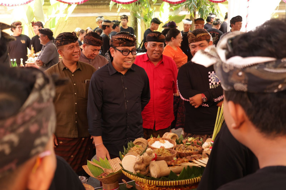 lomba ngelawar