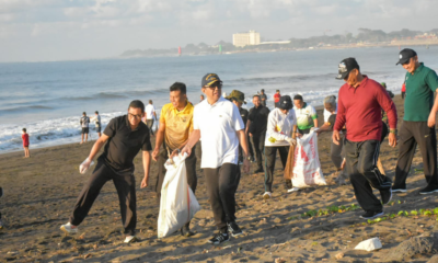 aksi kebersihan pantai padang galak