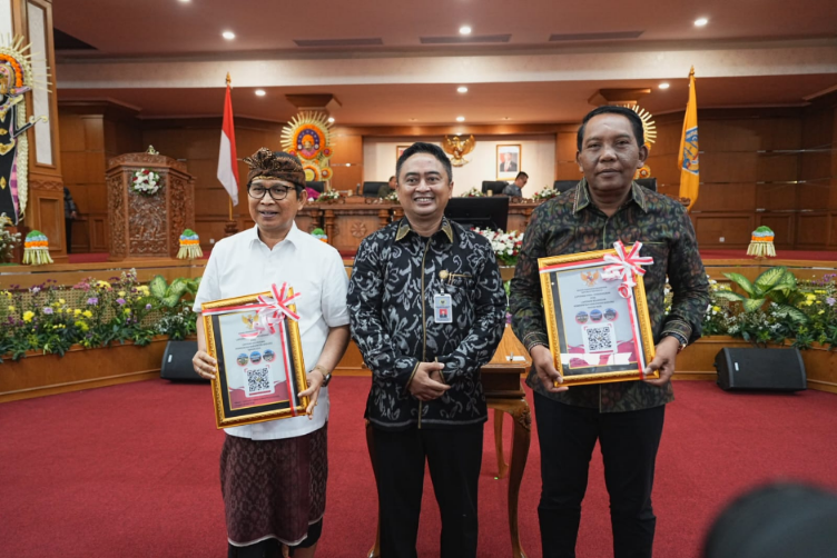 bupati adi arnawa