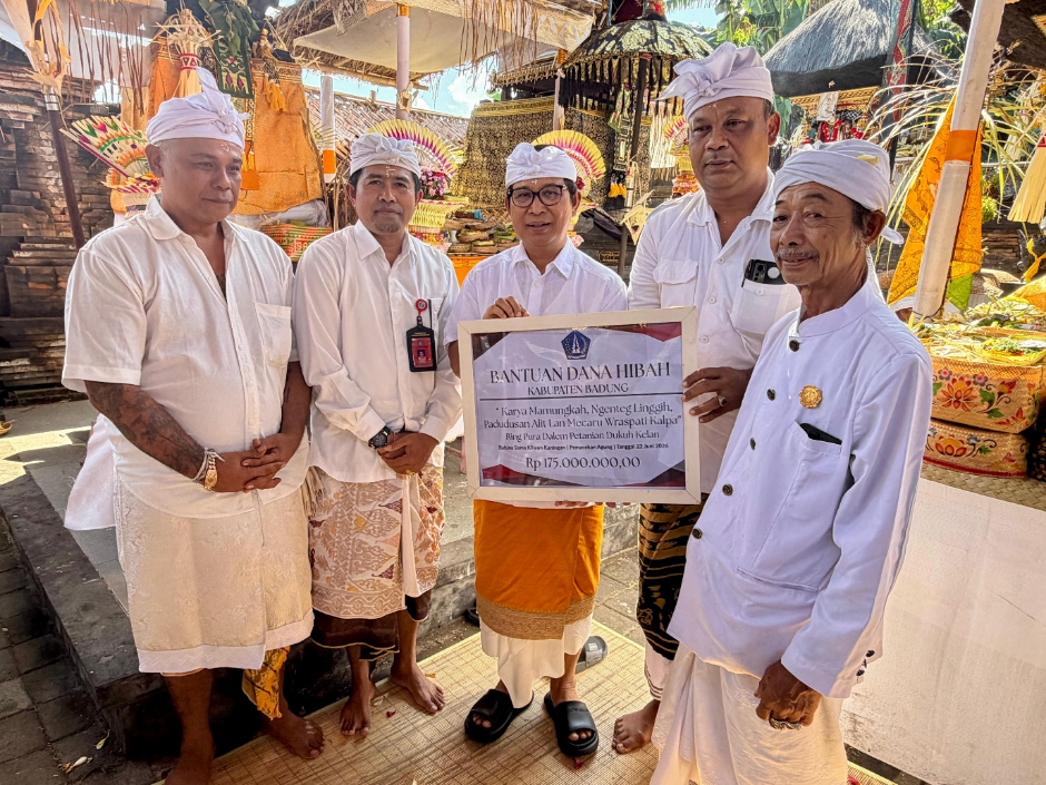 bupati adi arnawa