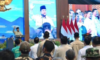 Presiden Prabowo Subianto memberikan pidato usai memimpin panen raya serentak di Kabupaten Malang, Jawa Timur.