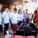 Bupati Badung Adi Arnawa menerima bantuan mesin pencacah sampah organik dari The Apurva Kempinski Bali