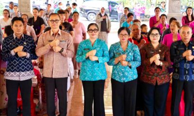 Ketua TP PKK Rai Wahyuni Sanjaya menghadiri Aksi Sosial Bergerak dan Berbagi Tahap II bersama TP PKK Provinsi Bali di Kabupaten Tabanan.
