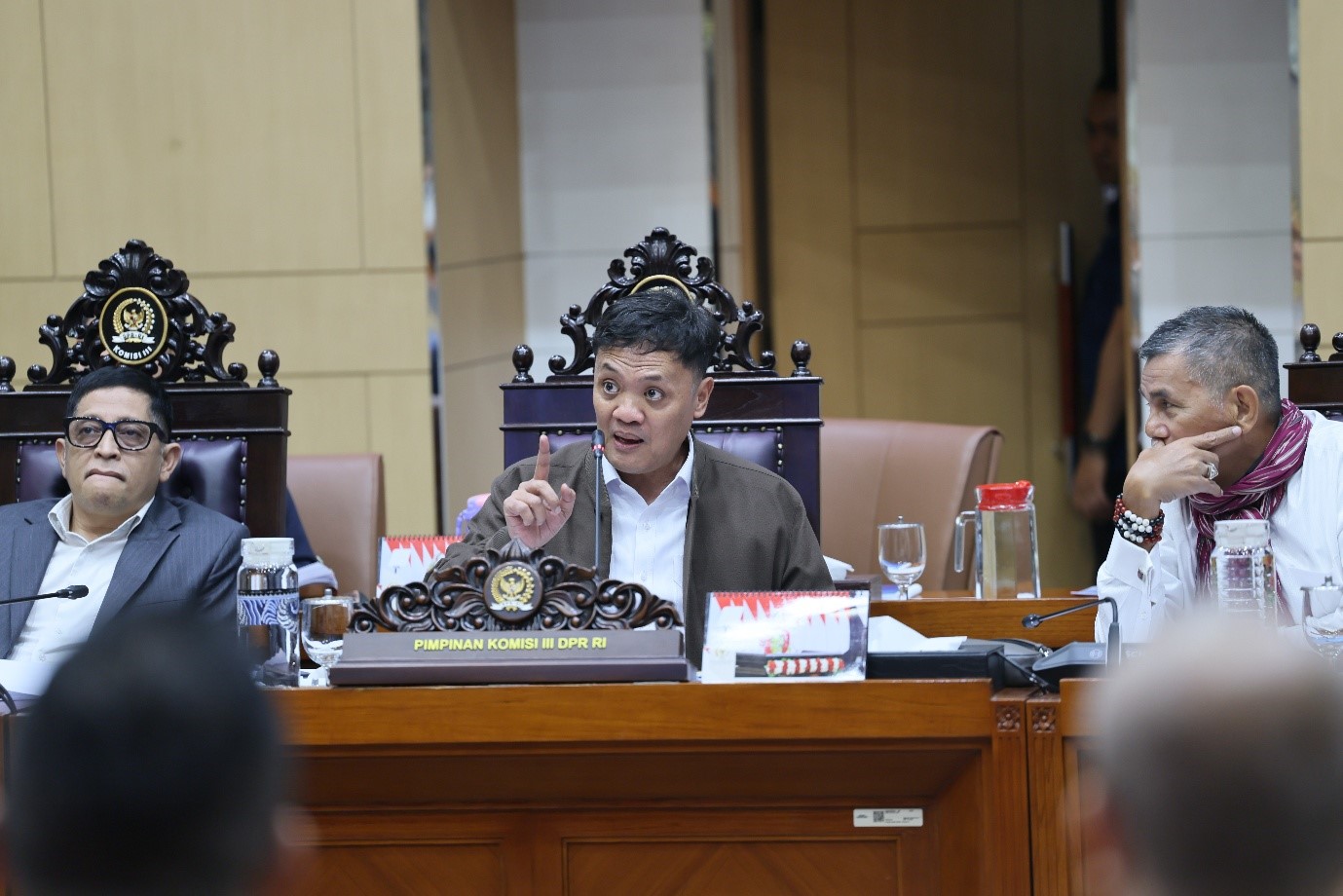 Ketua Komisi III DPR RI Habiburokhman berharap kasus dugaan korupsi mantan Jampidsus Febrie Adriansyah segera dituntaskan.