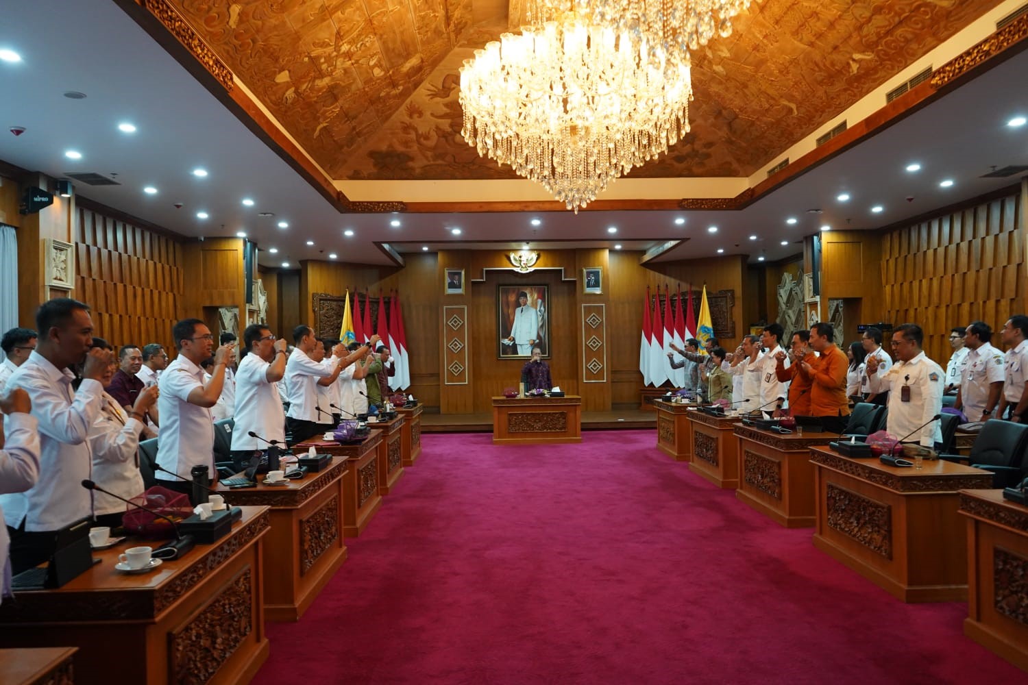 Gubernur Bali Wayan Koster memimpin rapat koordinasi penetapan Lahan Pertanian Pangan Berkelanjutan bersama bupati/walikota se-Bali di Jayasabha, Denpasar.