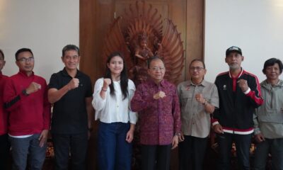 Gubernur Bali Wayan Koster menerima atlet panjat tebing Desak Made Rita Kusuma Dewi di Jayasabha Denpasar.