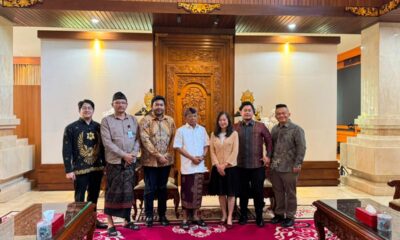 Gubernur Bali Wayan Koster menerima undangan resmi menjadi pembicara Nusa Dua Forum 2026 dari Publisher & CEO SCMP Tammy Tam di Jayasabha, Denpasar.