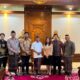 Gubernur Bali Wayan Koster menerima undangan resmi menjadi pembicara Nusa Dua Forum 2026 dari Publisher & CEO SCMP Tammy Tam di Jayasabha, Denpasar.