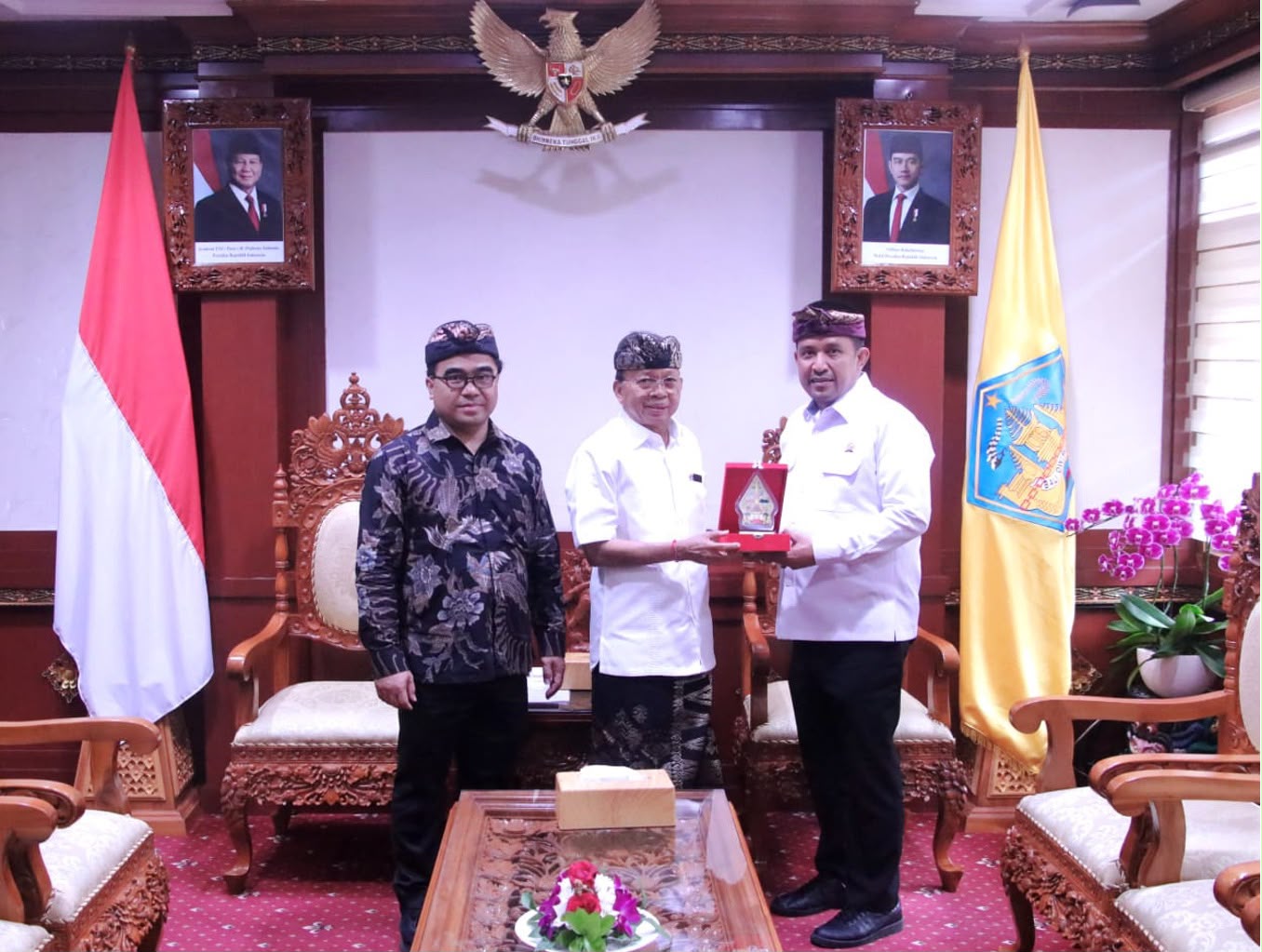 Gubernur Bali Wayan Koster menerima jajaran Ombudsman RI di Kantor Gubernur Bali, Renon, Denpasar.