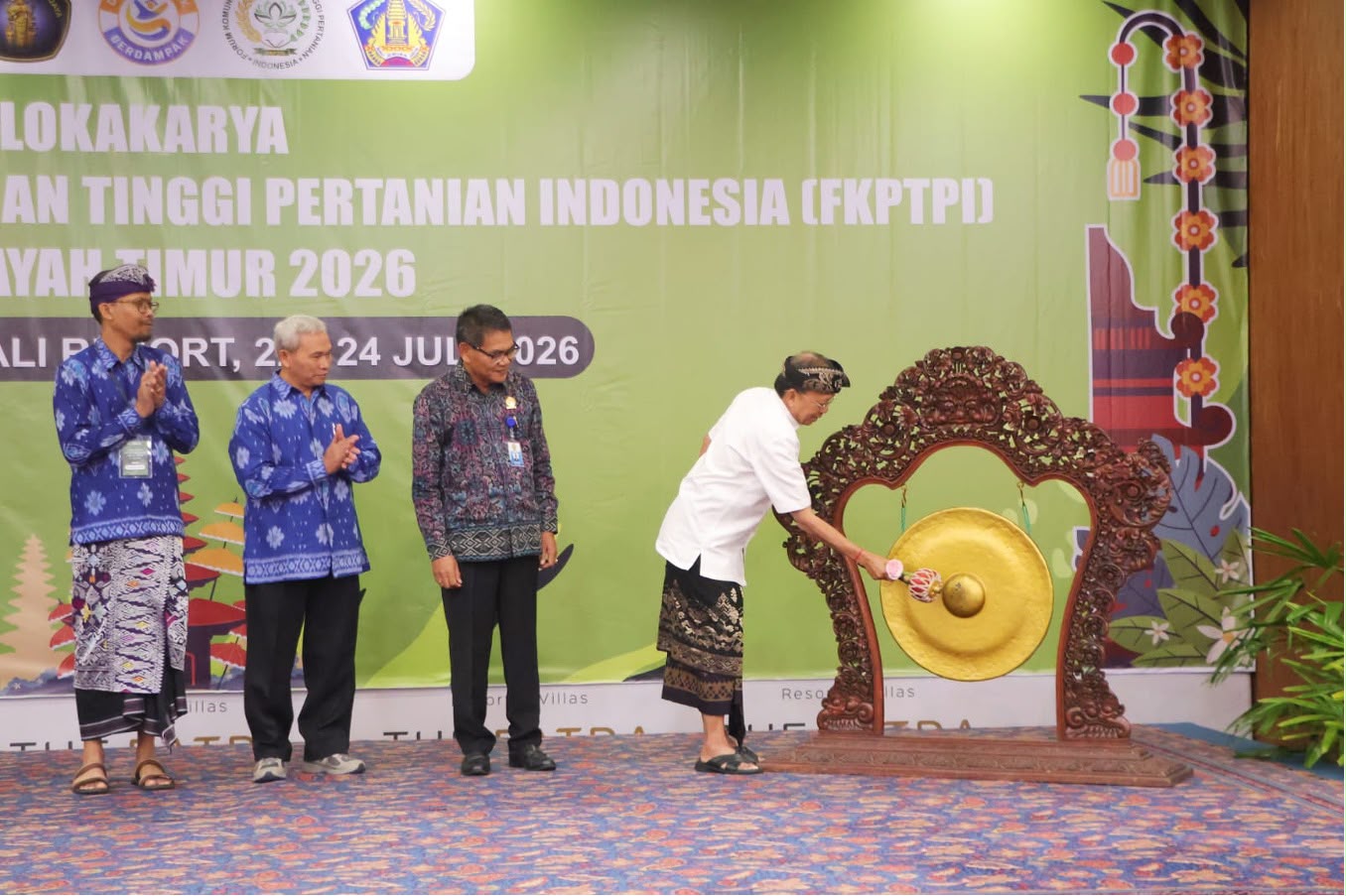 Gubernur Bali Wayan Koster membuka Seminar Nasional integrasi pertanian dan pariwisata di The Patra Bali Resort Tuban.