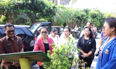 Ketua TP Posyandu Kota Denpasar Ny. Sagung Antari Jaya Negara didampingi Sekretaris I Ny. Ayu Kristi Arya Wibawa memberikan pembinaan telajakan di Kota Denpasar.