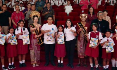 Bupati Badung Adi Arnawa bersama Ketua TP PKK Nyonya Rasniathi Adi Arnawa menghadiri Puncak Perayaan Hari Anak Nasional Kabupaten Badung Tahun 2026 di Balai Budaya Giri Nata Mandala, Puspem Badung.