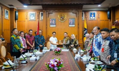 Bupati Badung Adi Arnawa menerima kunjungan Wakil Bupati Tapin Hj. Juanda beserta jajaran di Ruang Tamu Bupati Badung, Puspem Badung.
