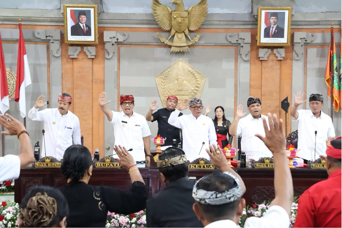 Bupati Tabanan I Komang Gede Sanjaya menghadiri Rapat Paripurna ke-6 DPRD Kabupaten Tabanan.