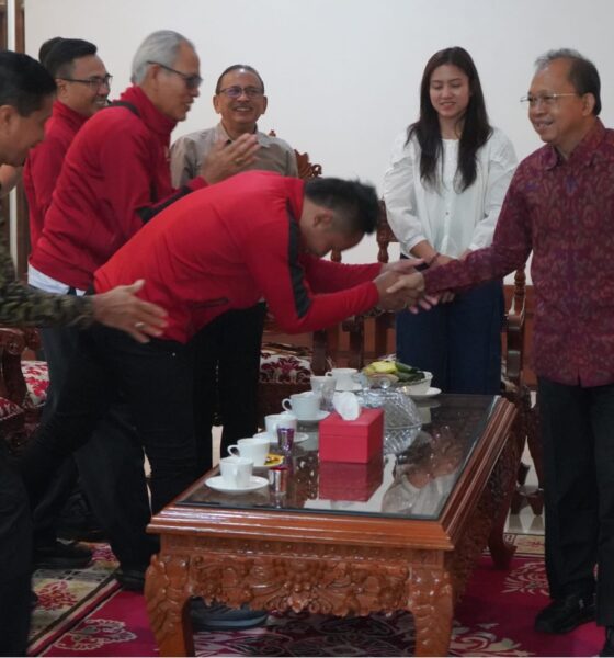 Gubernur Bali Wayan Koster menerima audiensi Ketua FPTI Bali Putu Yudi Atmika di Jayasabha Denpasar.