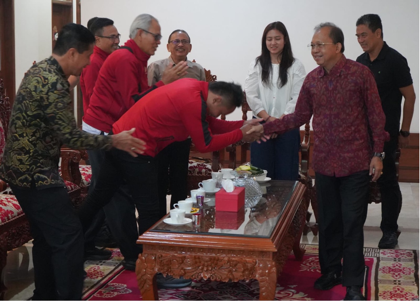 Gubernur Bali Wayan Koster menerima audiensi Ketua FPTI Bali Putu Yudi Atmika di Jayasabha Denpasar.