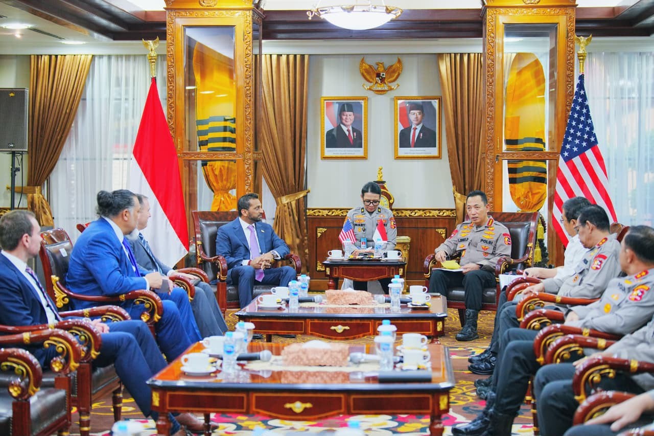Kapolri Jenderal Polisi Listyo Sigit Prabowo menerima audiensi Direktur FBI Kash Patel di Mabes Polri, Jakarta.