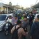 mobil tabrak warung