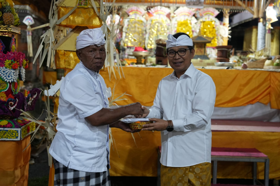 bupati adi arnawa