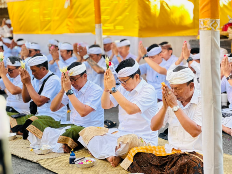 bupati adi arnawa