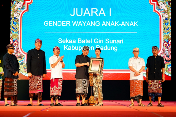 bupati adi arnawa