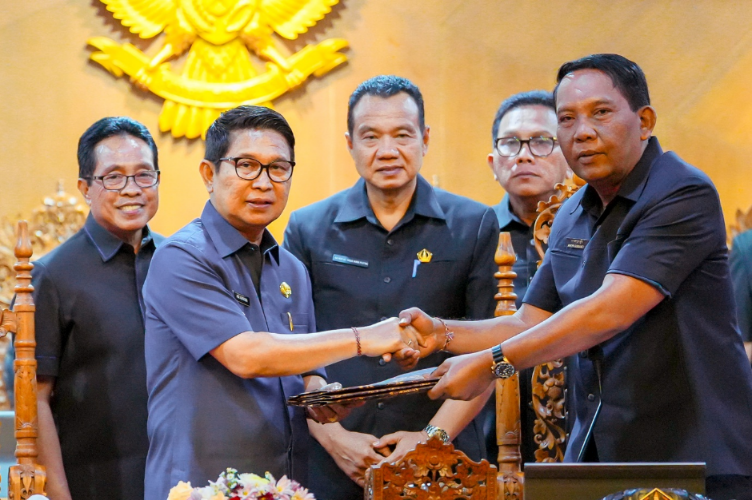 bupati adi arnawa
