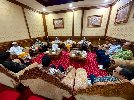 bupati adi arnawa