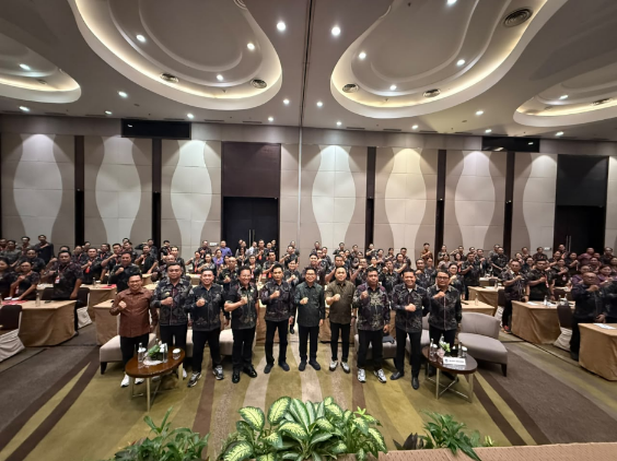 Bupati Badung I Wayan Adi Arnawa menutup dan memberikan arahan pada Bimtek Pengelolaan Keuangan Desa bagi aparatur desa se-Kabupaten Badung