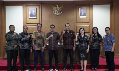 Ketua Pansus DPRD Badung I Made Rai Wirata memimpin rapat kerja pembahasan Raperda Pencabutan Perda Administrasi Kependudukan