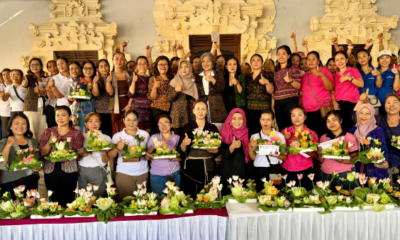 Ketua GOW Kabupaten Badung Nyonya Yunita Alit Sucipta membuka Pelatihan Garnish dan Fruit Carving di Wantilan Palghuna Pura Kedonganan