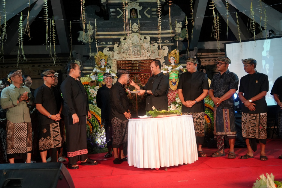 Wakil Bupati Badung Bagus Alit Sucipta menghadiri puncak HUT Ke-43 Sekaa Teruna Sila Widya Dharma di Pekandelan, Sading