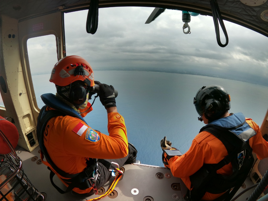 Tim SAR gabungan mengerahkan Helikopter Bell 412 milik Finns SGi Air Bali untuk pencarian nelayan hilang di perairan